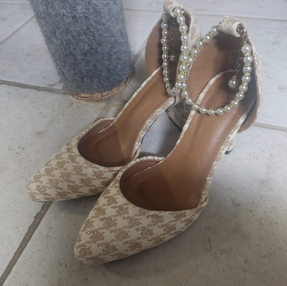 Cream and gold houndstooth heels - Picture 6 of 9